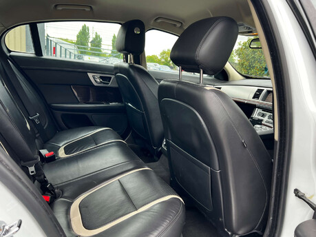Jaguar XF 2.2 XF Portfolio D Auto 4dr 14