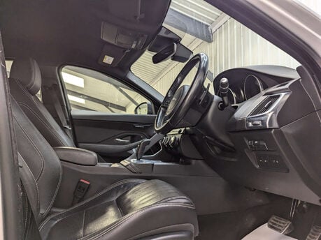 Jaguar E-Pace 2.0 E-Pace R-Dynamic SE D AWD Auto 4WD 5dr 52