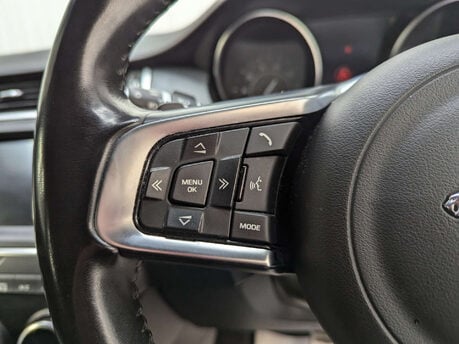 Jaguar E-Pace 2.0 E-Pace R-Dynamic SE D AWD Auto 4WD 5dr 76