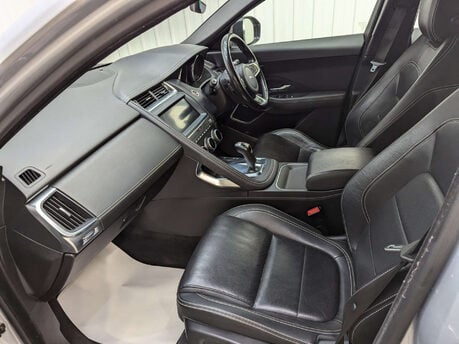 Jaguar E-Pace 2.0 E-Pace R-Dynamic SE D AWD Auto 4WD 5dr 57