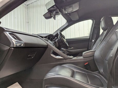 Jaguar E-Pace 2.0 E-Pace R-Dynamic SE D AWD Auto 4WD 5dr 58