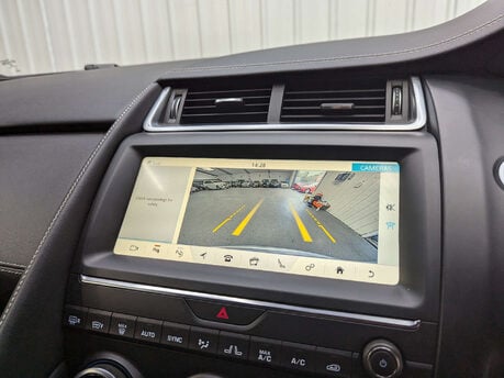 Jaguar E-Pace 2.0 E-Pace R-Dynamic SE D AWD Auto 4WD 5dr 92