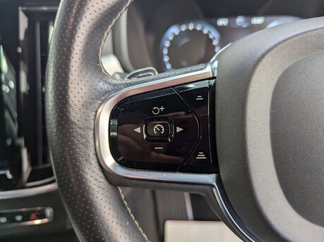 Volvo S90 2.0 S90 R-Design D4 Auto 4dr 71
