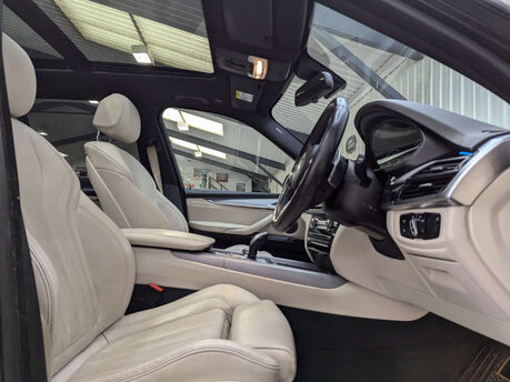 BMW X5 3.0 X5 M50D Auto 4WD 5dr 52