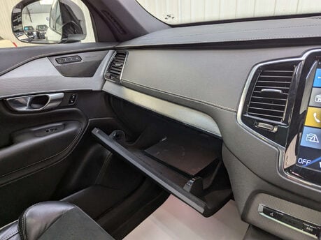 Volvo XC90 2.0 XC90 R-Design B5 MHEV AWD Auto 4WD 5dr 92