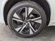 Volvo XC90 2.0 XC90 R-Design B5 MHEV AWD Auto 4WD 5dr 31