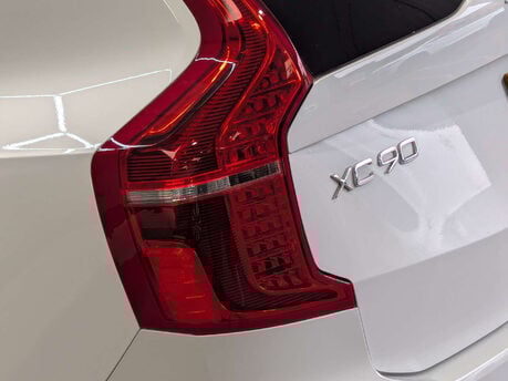 Volvo XC90 2.0 XC90 R-Design B5 MHEV AWD Auto 4WD 5dr 42