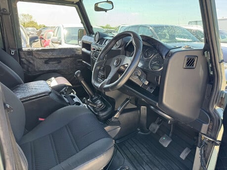 Land Rover Defender 2.4 Defender 110 Station Wagon 4WD 5dr 5