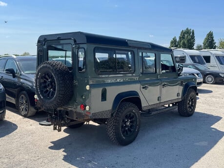 Land Rover Defender 2.4 Defender 110 Station Wagon 4WD 5dr 9