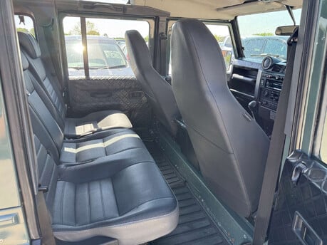 Land Rover Defender 2.4 Defender 110 Station Wagon 4WD 5dr 13