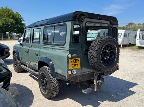 Land Rover Defender 2.4 Defender 110 Station Wagon 4WD 5dr 16