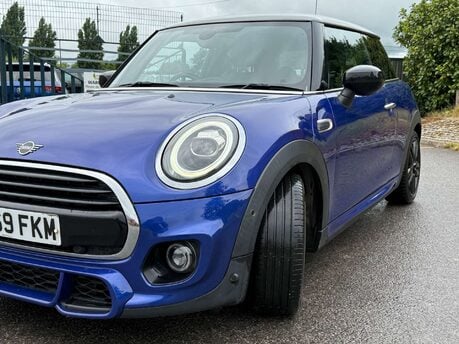 Mini Hatch 1.5 Cooper Sport Auto 3dr 21