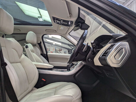 Land Rover Range Rover Sport 3.0 Range Rover Sport HSE Dynamic SDV6 Auto 4WD 5dr 50