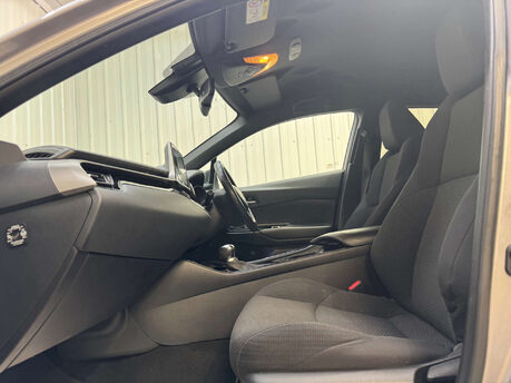 Toyota C-HR 1.8 C-HR Design HEV CVT 5dr 52
