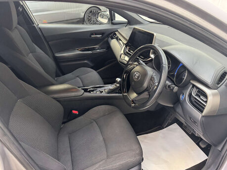 Toyota C-HR 1.8 C-HR Design HEV CVT 5dr 47