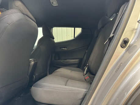 Toyota C-HR 1.8 C-HR Design HEV CVT 5dr 68