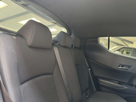 Toyota C-HR 1.8 C-HR Design HEV CVT 5dr 61