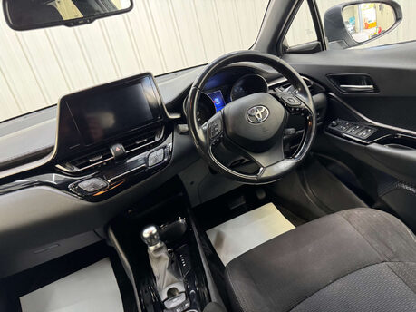 Toyota C-HR 1.8 C-HR Design HEV CVT 5dr 70