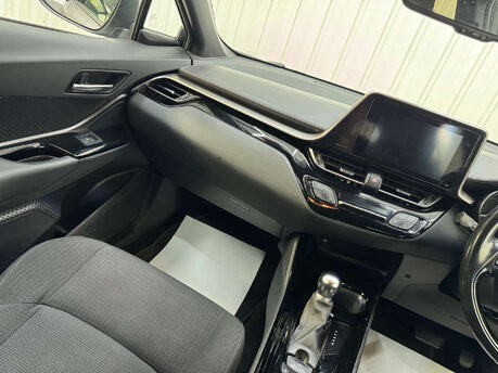 Toyota C-HR 1.8 C-HR Design HEV CVT 5dr 66
