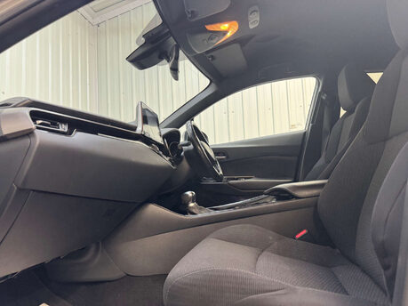 Toyota C-HR 1.8 C-HR Design HEV CVT 5dr 54