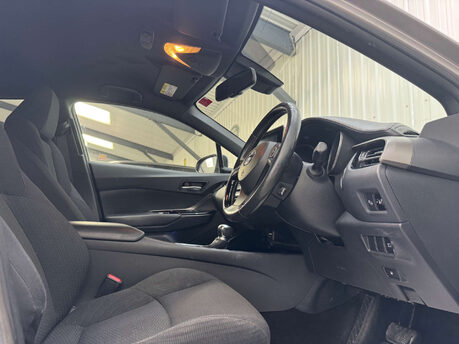 Toyota C-HR 1.8 C-HR Design HEV CVT 5dr 46