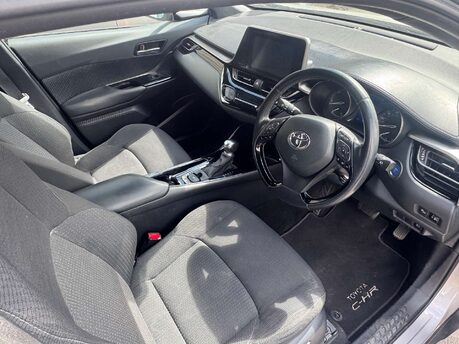 Toyota C-HR 1.8 C-HR Design HEV CVT 5dr 4