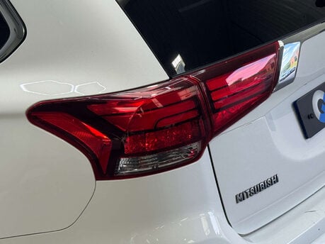 Mitsubishi Outlander 2.0 Outlander Juro PHEV CVT 4WD 5dr 22