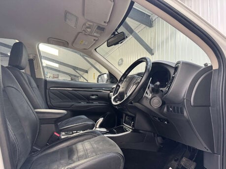 Mitsubishi Outlander 2.0 Outlander Juro PHEV CVT 4WD 5dr 23