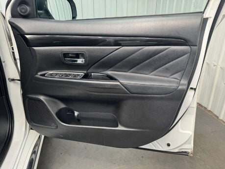 Mitsubishi Outlander 2.0 Outlander Juro PHEV CVT 4WD 5dr 26