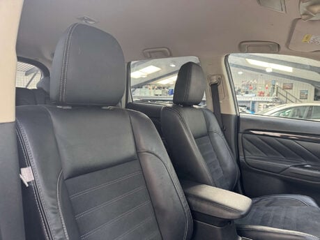 Mitsubishi Outlander 2.0 Outlander Juro PHEV CVT 4WD 5dr 29