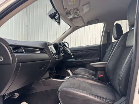 Mitsubishi Outlander 2.0 Outlander Juro PHEV CVT 4WD 5dr 31