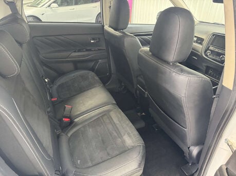 Mitsubishi Outlander 2.0 Outlander Juro PHEV CVT 4WD 5dr 33