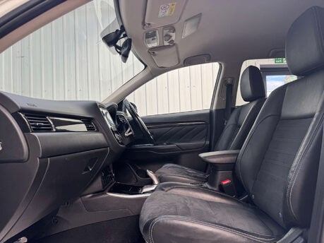 Mitsubishi Outlander 2.0 Outlander Juro PHEV CVT 4WD 5dr 36