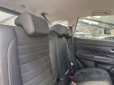Mitsubishi Outlander 2.0 Outlander Juro PHEV CVT 4WD 5dr 38
