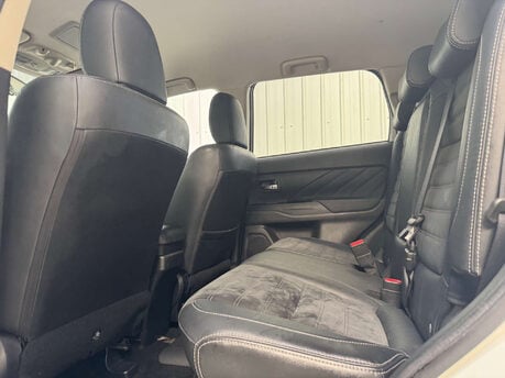 Mitsubishi Outlander 2.0 Outlander Juro PHEV CVT 4WD 5dr 40