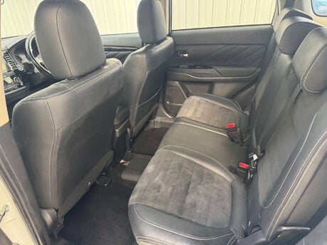 Mitsubishi Outlander 2.0 Outlander Juro PHEV CVT 4WD 5dr 41