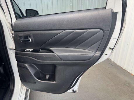 Mitsubishi Outlander 2.0 Outlander Juro PHEV CVT 4WD 5dr 43