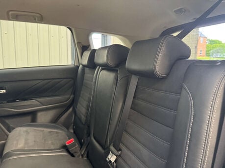 Mitsubishi Outlander 2.0 Outlander Juro PHEV CVT 4WD 5dr 46