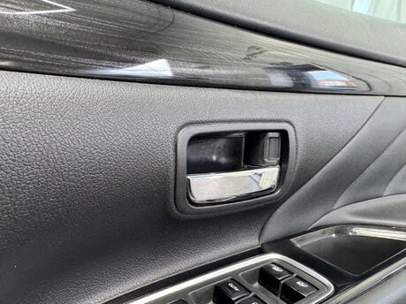 Mitsubishi Outlander 2.0 Outlander Juro PHEV CVT 4WD 5dr 62