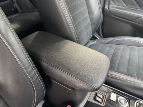 Mitsubishi Outlander 2.0 Outlander Juro PHEV CVT 4WD 5dr 71