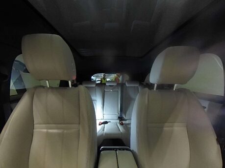 Land Rover Range Rover Velar 2.0 Range Rover Velar R-Dynamic SE D240 Auto 4WD 5dr 17
