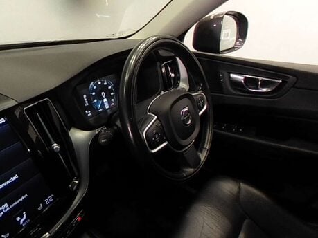 Volvo XC60 2.0 XC60 Momentum D4 AWD Auto 4WD 5dr 3