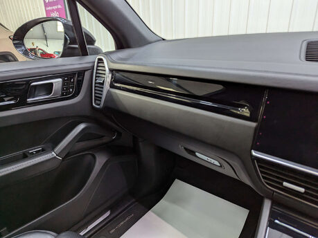 Porsche Cayenne 3.0 Cayenne V6 Auto 4WD 5dr 85