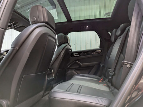 Porsche Cayenne 3.0 Cayenne V6 Auto 4WD 5dr 67