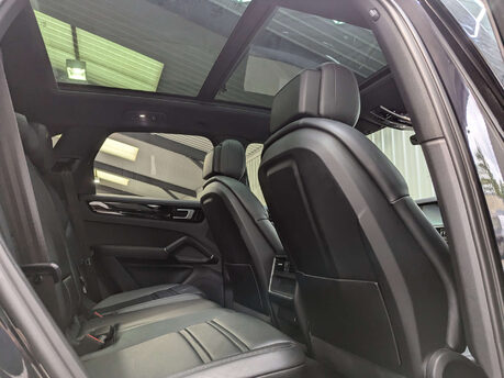 Porsche Cayenne 3.0 Cayenne V6 Auto 4WD 5dr 61