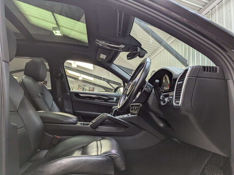 Porsche Cayenne 3.0 Cayenne V6 Auto 4WD 5dr 52