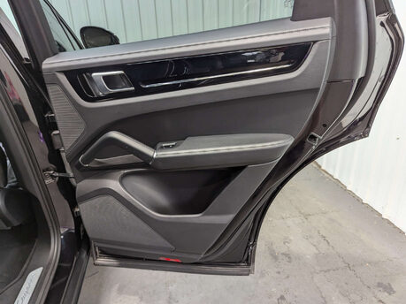 Porsche Cayenne 3.0 Cayenne V6 Auto 4WD 5dr 65