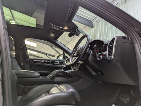 Porsche Cayenne 3.0 Cayenne V6 Auto 4WD 5dr 50