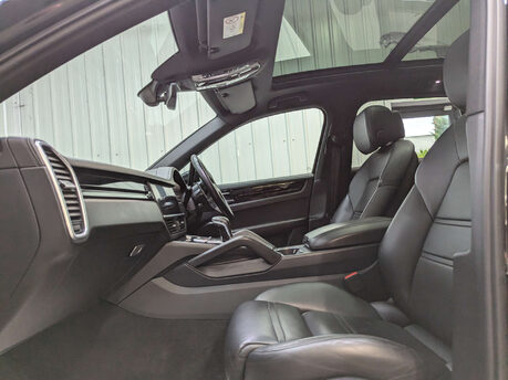 Porsche Cayenne 3.0 Cayenne V6 Auto 4WD 5dr 58
