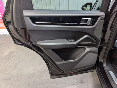 Porsche Cayenne 3.0 Cayenne V6 Auto 4WD 5dr 70